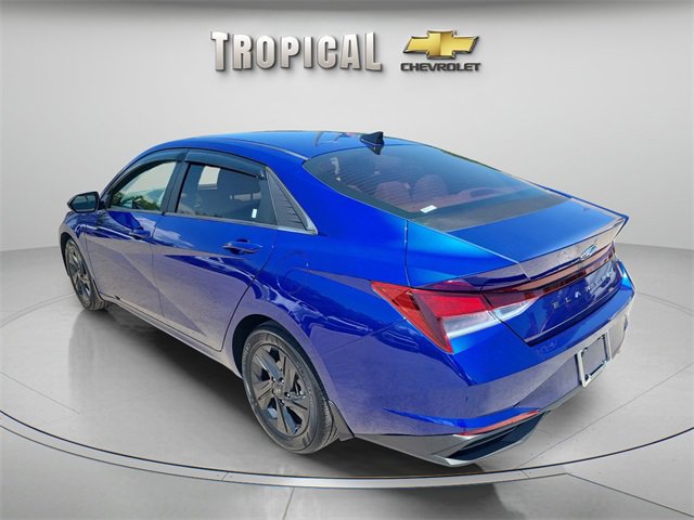 2022 Hyundai Elantra SEL photo 3
