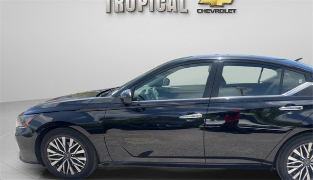 Used 2023 Nissan Altima SV with VIN 1N4BL4DV7PN325583 for sale in Miami, FL