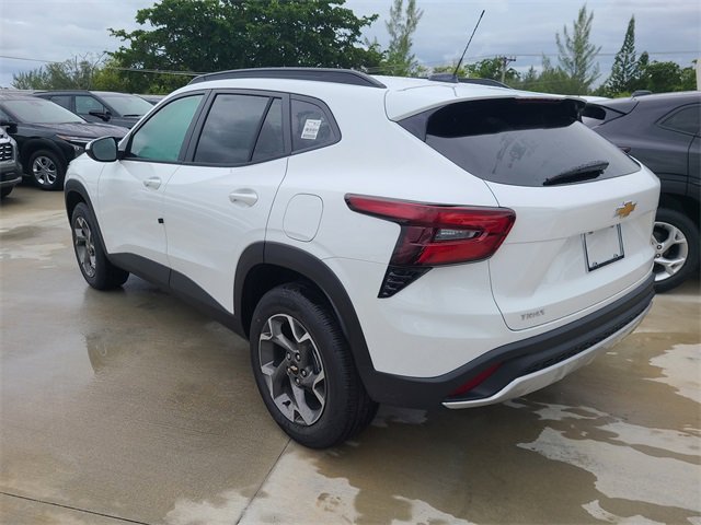 2026 Chevrolet Trax LT photo 3