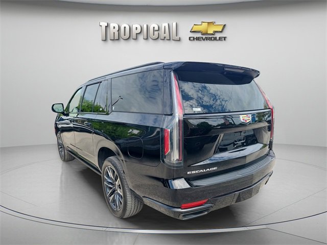 2022 Cadillac Escalade ESV Sport photo 3