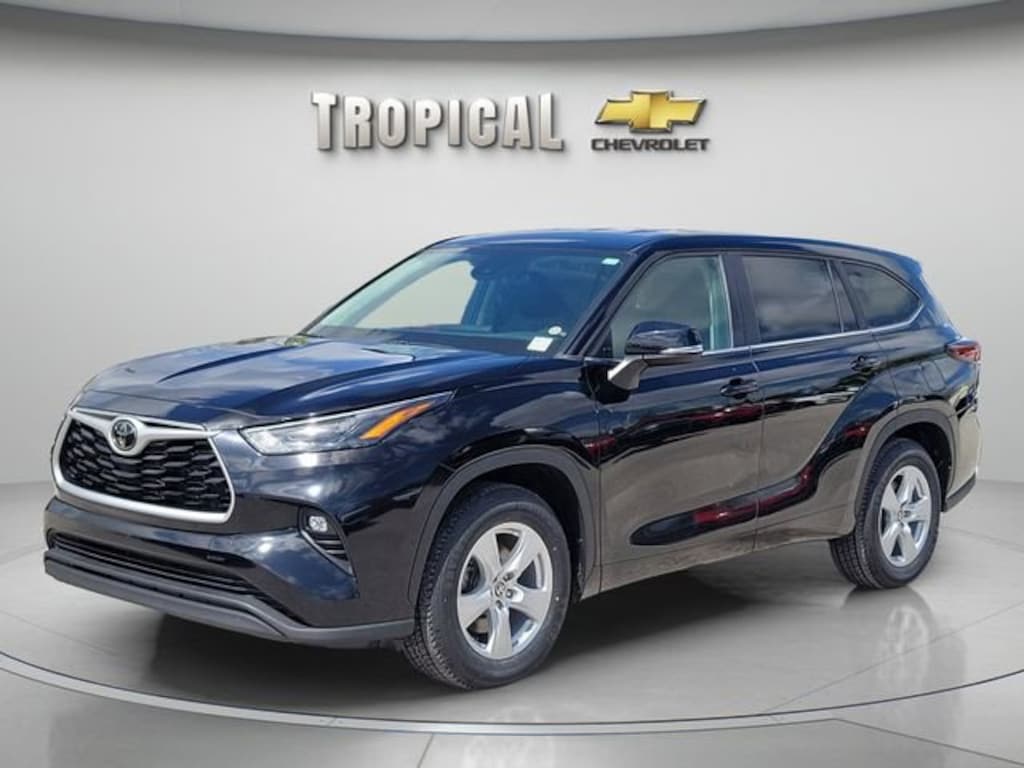 Used 2024 Toyota Highlander LE