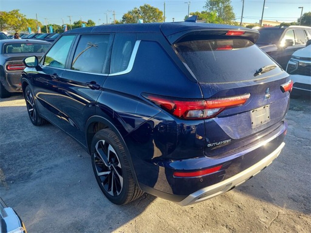 Used 2024 Mitsubishi Outlander SE