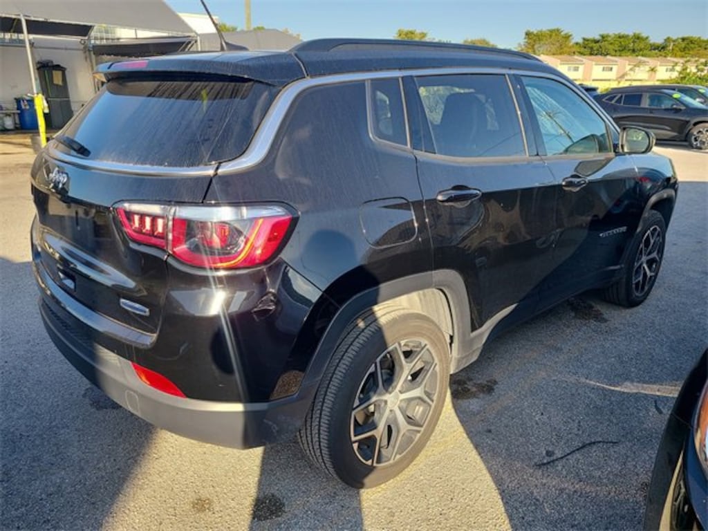 Used 2024 Jeep Compass Latitude