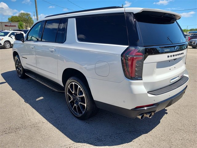 2025 Chevrolet Suburban RST photo 3