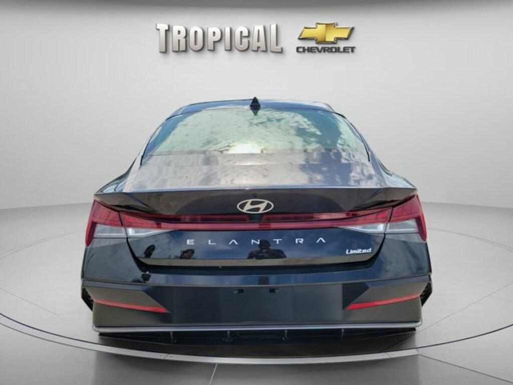 Used 2025 Hyundai Elantra Limited