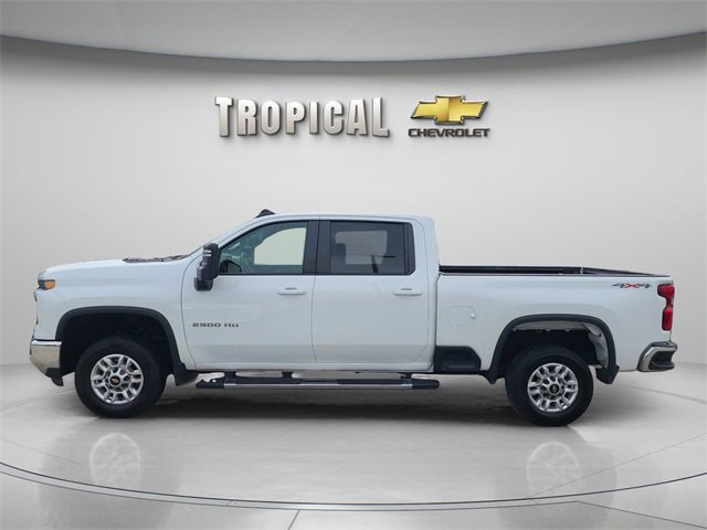 2024 Chevrolet Silverado 2500HD LT photo 2
