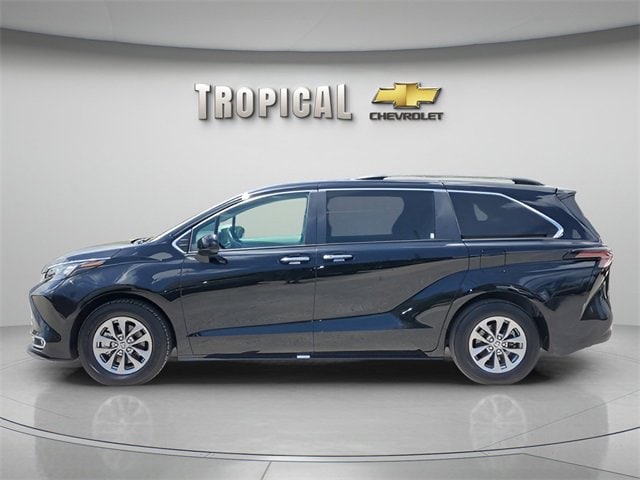 Used 2024 Toyota Sienna XLE with VIN 5TDYRKEC6RS196561 for sale in Miami, FL