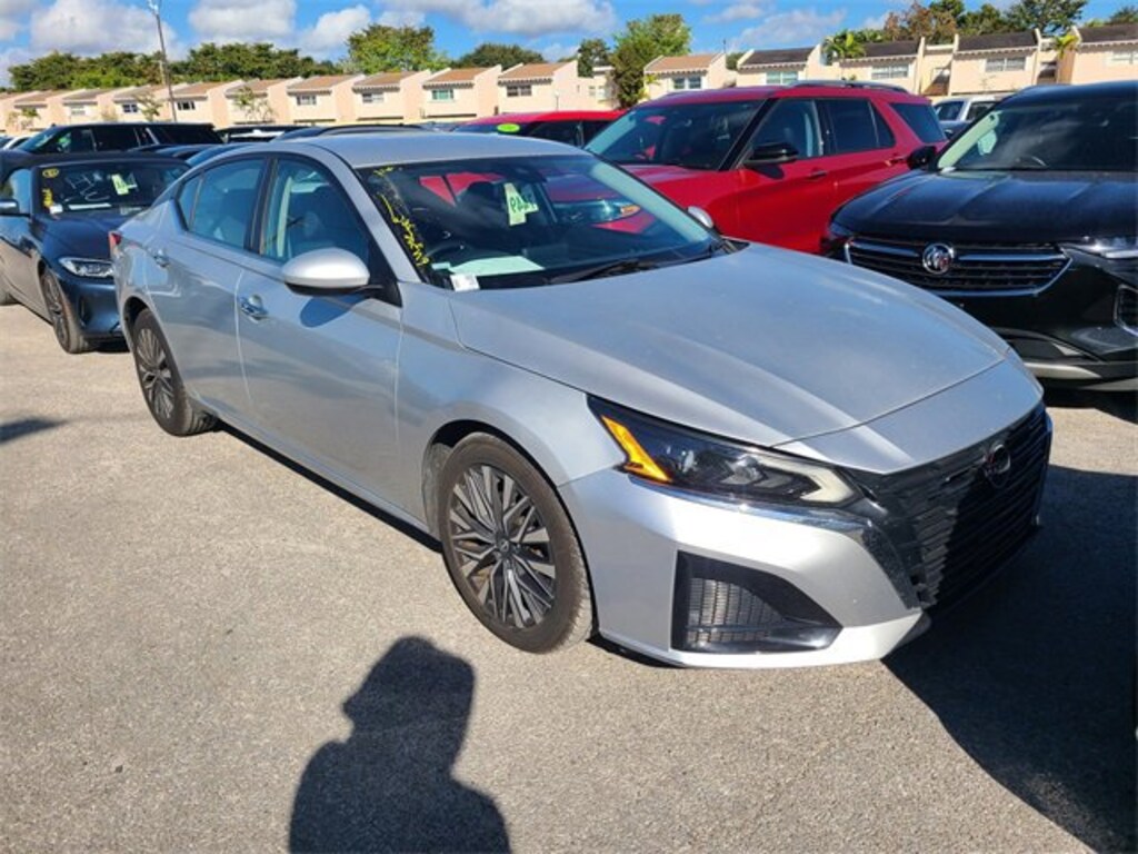 Used 2023 Nissan Altima 2.5 SV