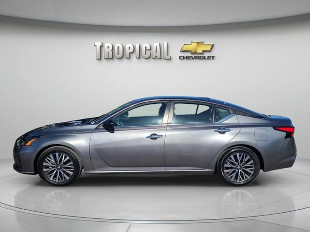 Used 2024 Nissan Altima 2.5 SV