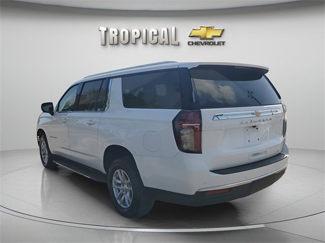 2023 Chevrolet Suburban LT photo 3