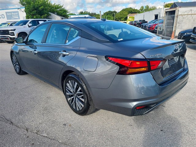 2025 Nissan Altima SV photo 3