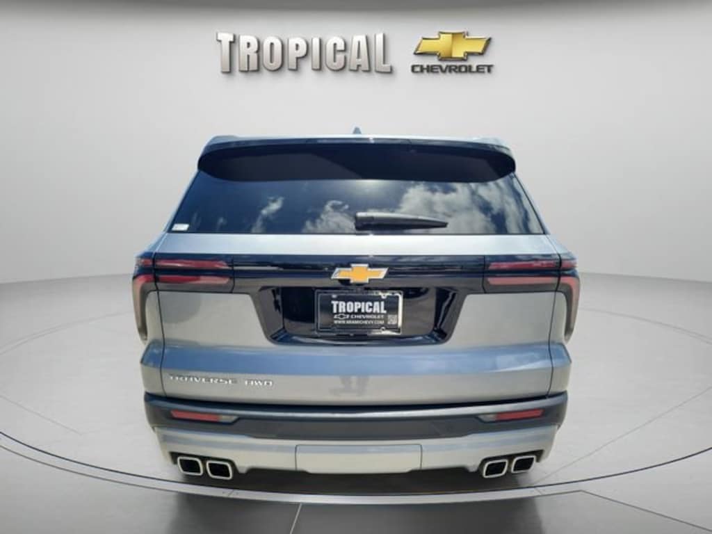 Used 2025 Chevrolet Traverse LT SUV