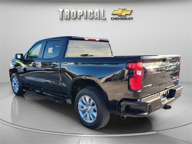 2023 Chevrolet Silverado 1500 Custom photo 3