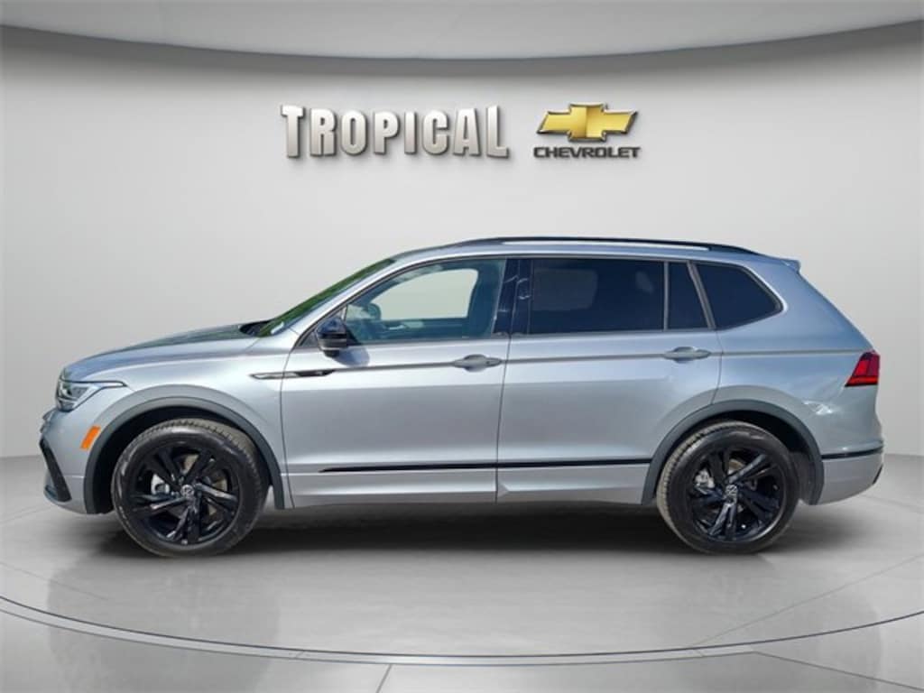 Used 2024 Volkswagen Tiguan SE R-Line Black