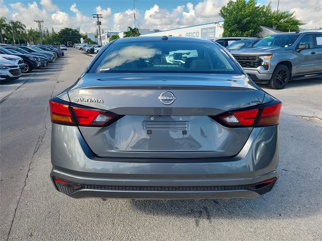 2025 Nissan Altima SV photo 4