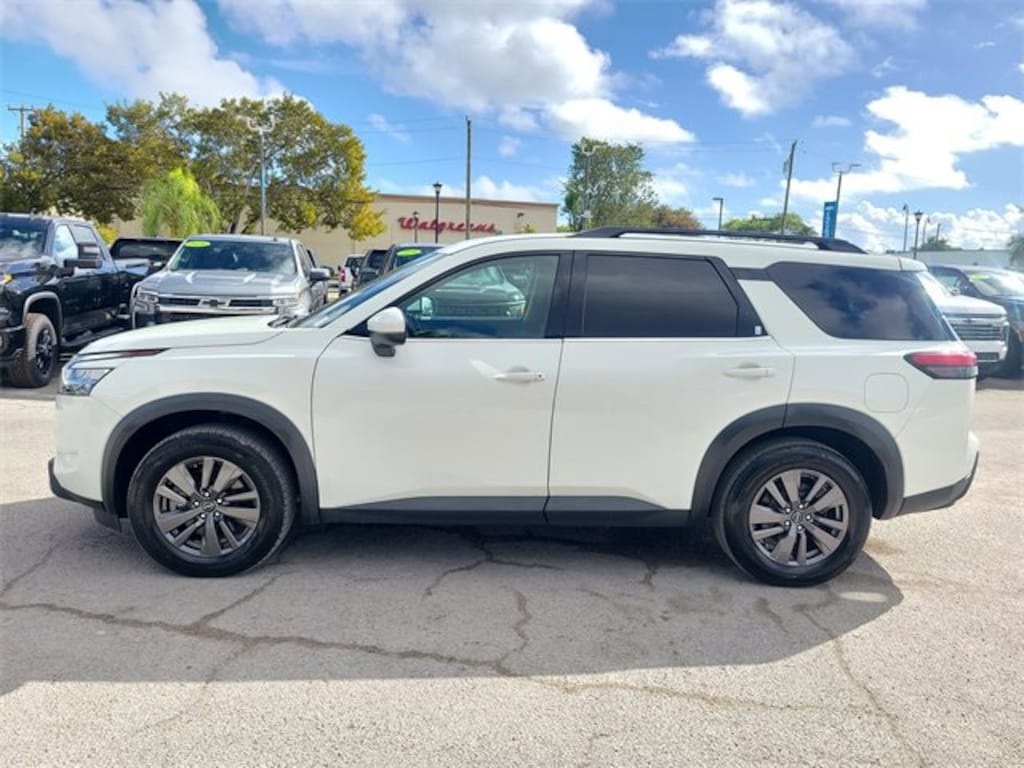 Used 2022 Nissan Pathfinder SV