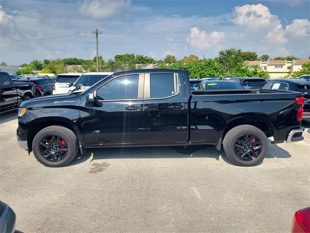 2023 Chevrolet Silverado 1500 LT photo 2