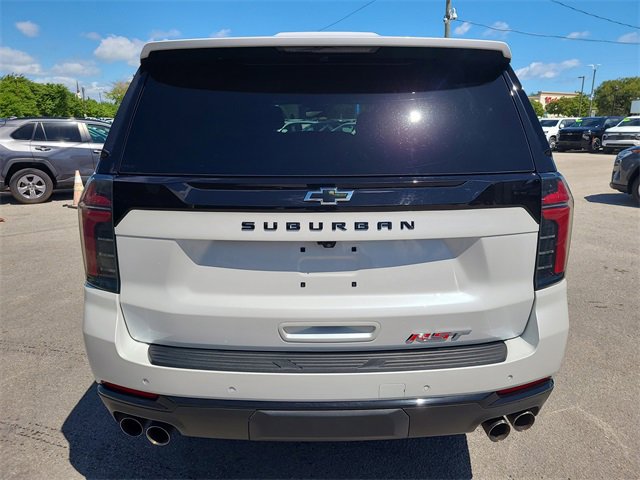 2025 Chevrolet Suburban RST photo 4