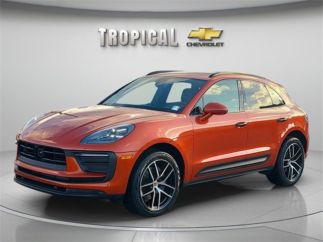 2023 Porsche Macan T photo 3