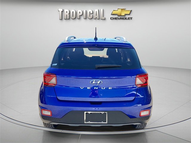2024 Hyundai Venue SEL photo 3