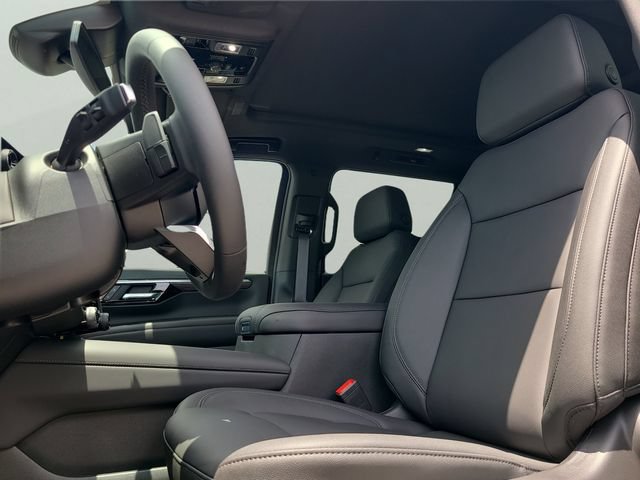 2026 Chevrolet Suburban LT - Photo 23