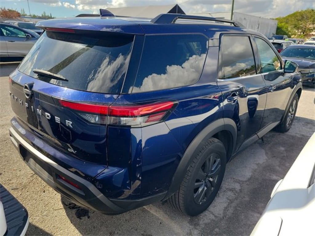 Used 2024 Nissan Pathfinder SV