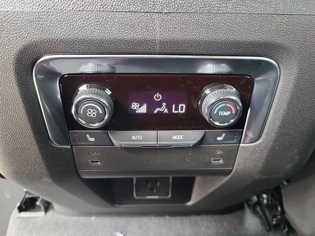 2026 Chevrolet Suburban LT - Photo 18