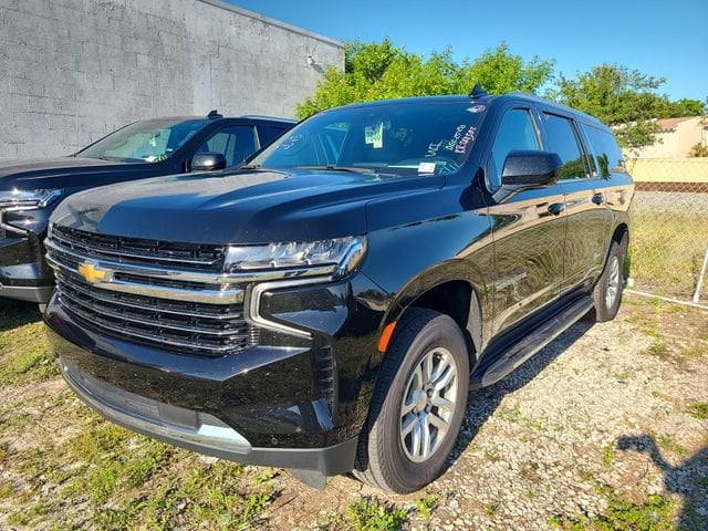 2024 Chevrolet Suburban 2WD 1500 LT's photo