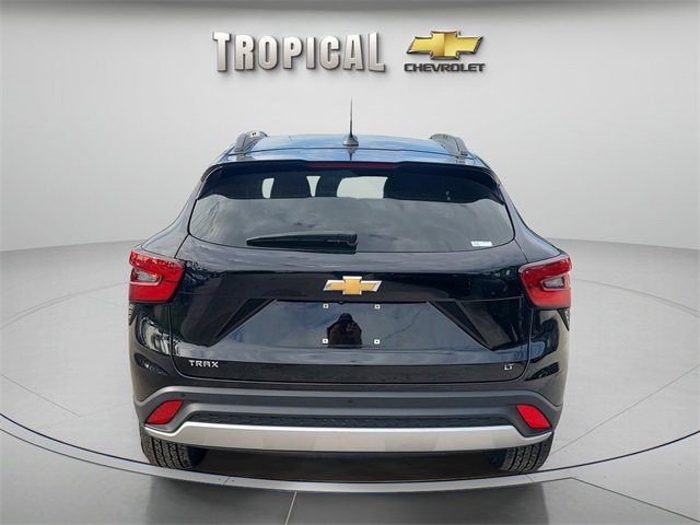 2025 Chevrolet Trax LT photo 3