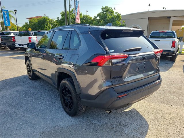 2021 Toyota RAV4 LE photo 3