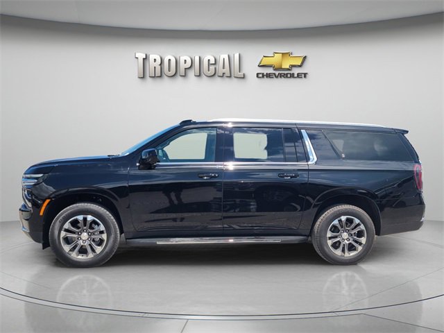 2025 Chevrolet Suburban LS photo 2