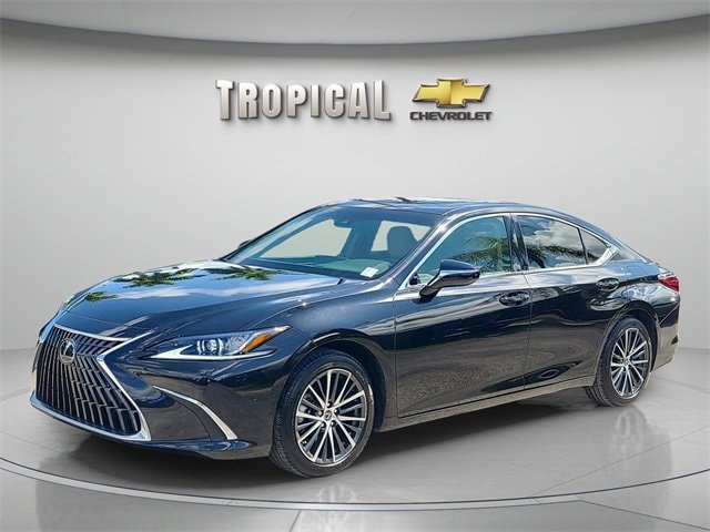 2025 Lexus ES 350's photo