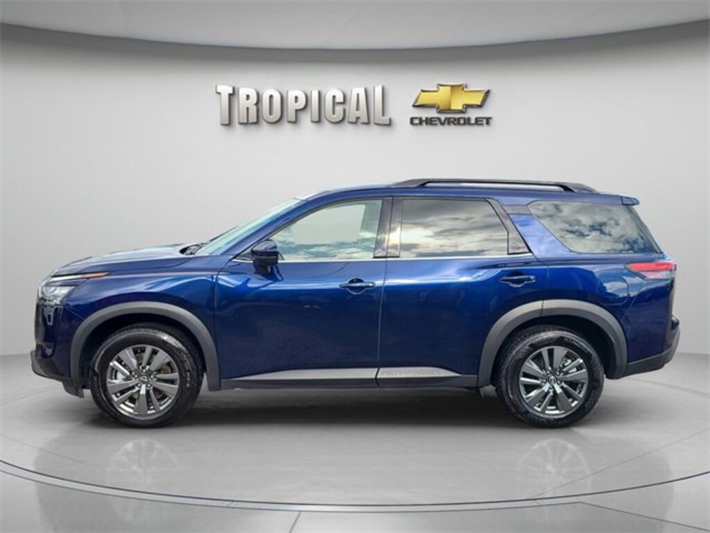 Used 2024 Nissan Pathfinder SV