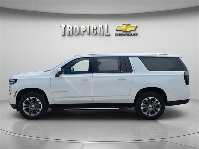 2025 Chevrolet Suburban LT photo 2