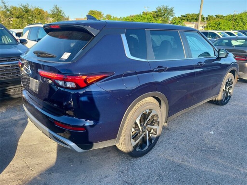 Used 2024 Mitsubishi Outlander SE