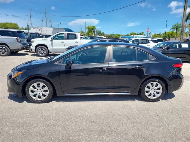 Used 2021 Toyota Corolla LE with VIN 5YFEPMAE0MP185861 for sale in Northfield, Minnesota
