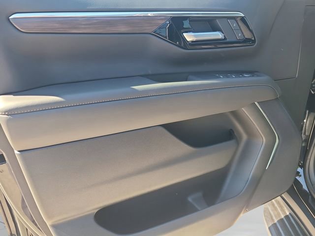 2026 Chevrolet Suburban LS - Photo 14