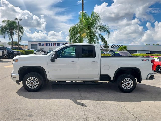 2025 Chevrolet Silverado 2500HD LT photo 2