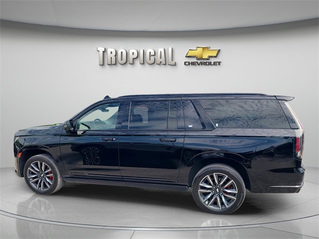 2022 Cadillac Escalade ESV Sport photo 2
