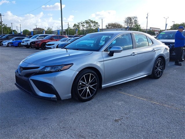 Used 2023 Toyota Camry SE with VIN 4T1G11AK5PU119565 for sale in Miami, FL