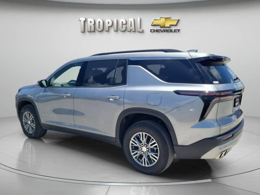 Used 2025 Chevrolet Traverse LT SUV