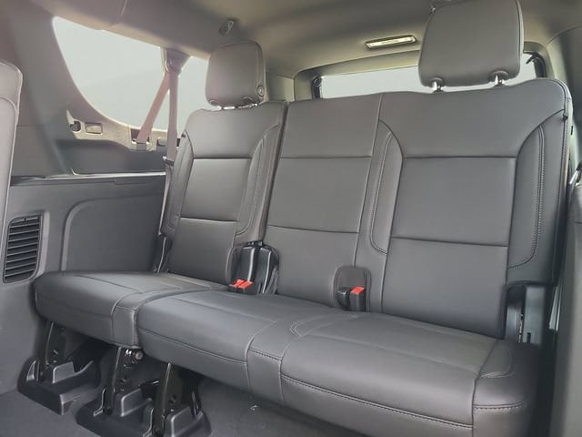 2026 Chevrolet Suburban LT - Photo 15