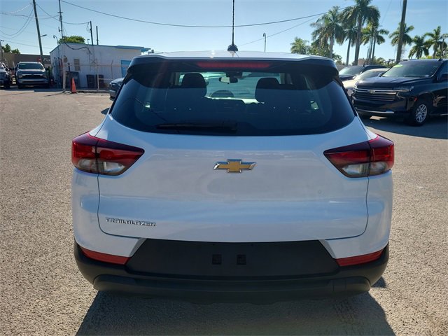 2024 Chevrolet Trailblazer LS photo 2