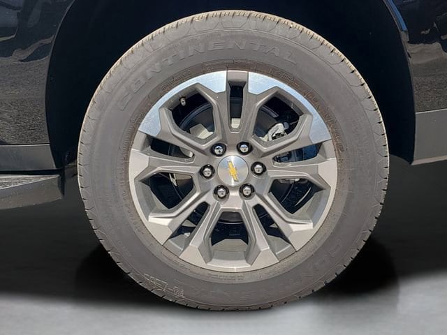 2026 Chevrolet Suburban LS - Photo 32