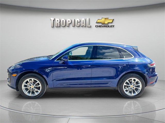 2024 Porsche Macan Base photo 2