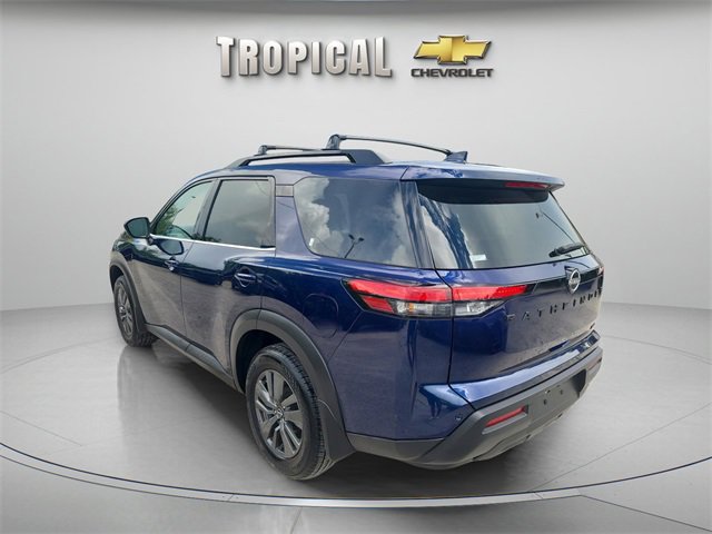 2022 Nissan Pathfinder SV photo 2