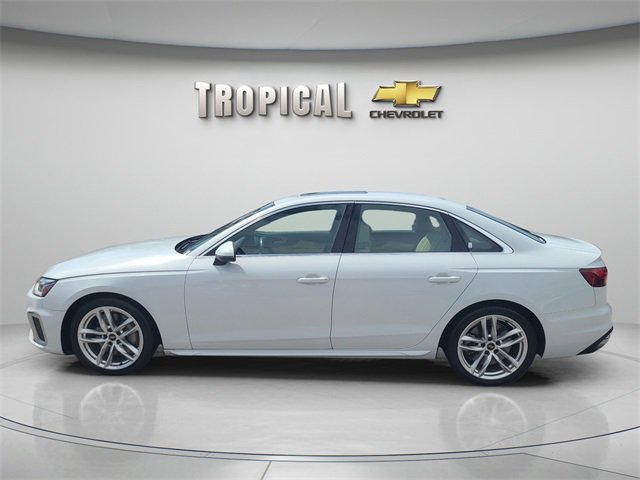 2022 Audi A4 S line Quattro Premium Plus photo 2