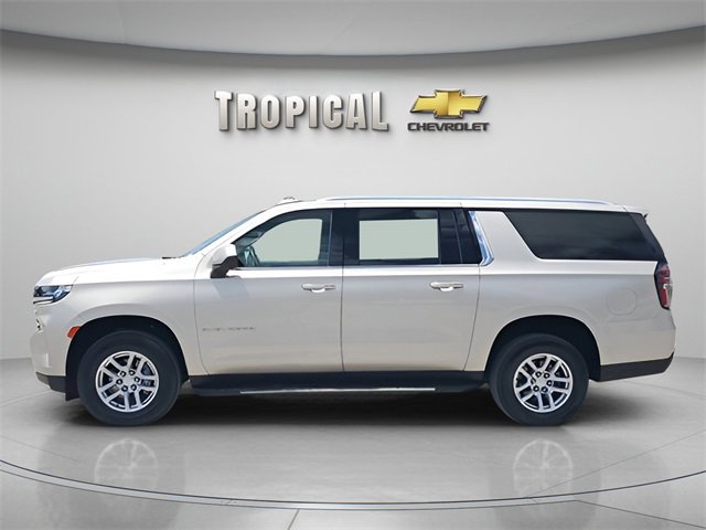 2023 Chevrolet Suburban LT photo 2