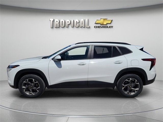 2024 Chevrolet Trax LT photo 2