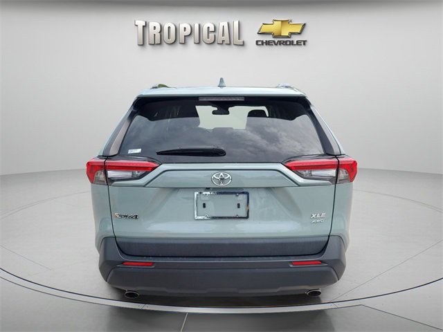 2022 Toyota RAV4 XLE photo 4